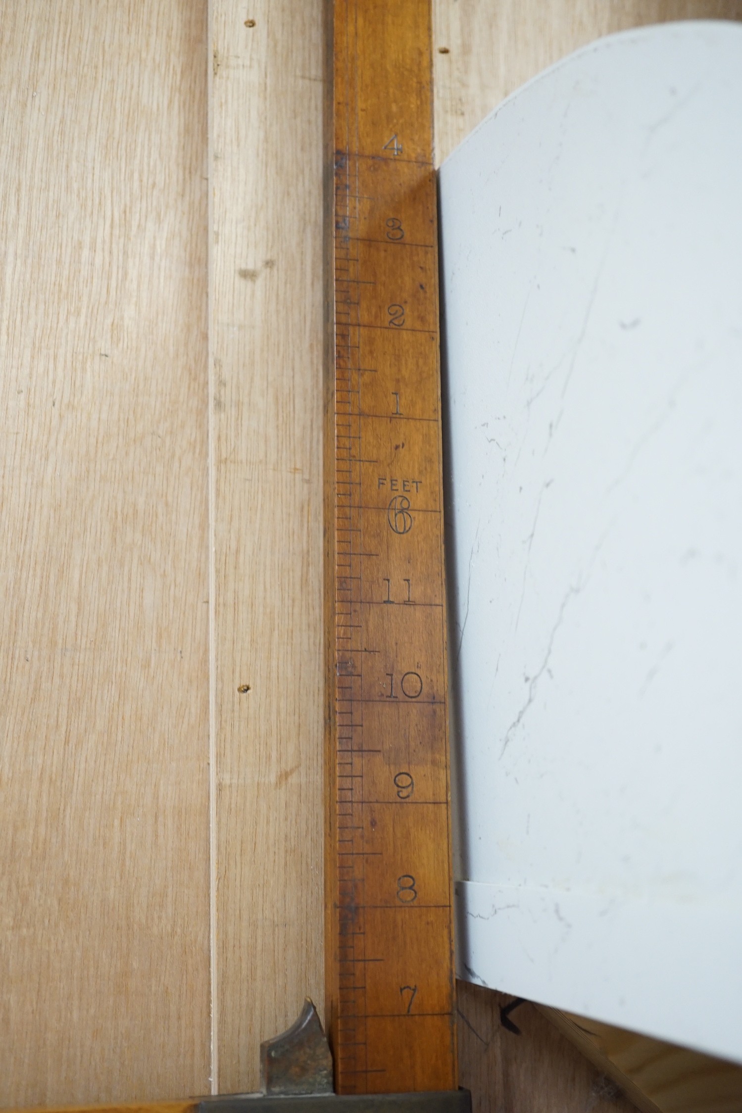 A boxwood horse measure